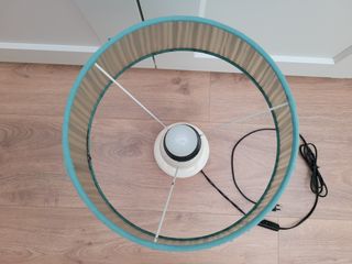 Lámpara mesa cerámica blanca y azul