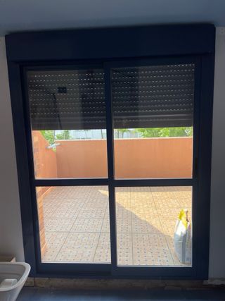 Ventanal aluminio 2 hojas  + persiana electrica 