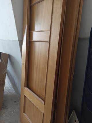 Puertas de madera nuevas