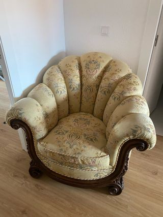 Sillón antiguo madera tallada