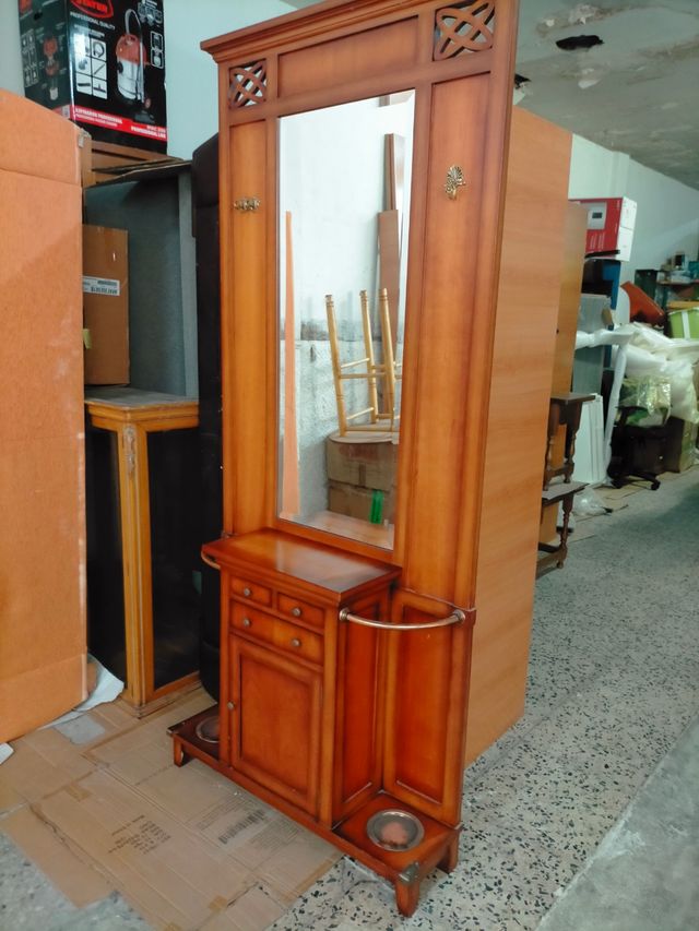 Recibidor madera marrón