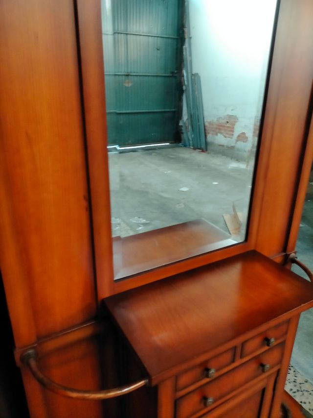 Recibidor madera marrón