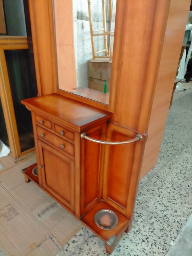 Recibidor madera marrón