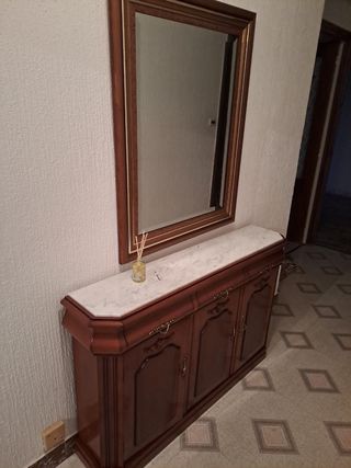 Recibidor con espejo madera. Se escuchan ofertas