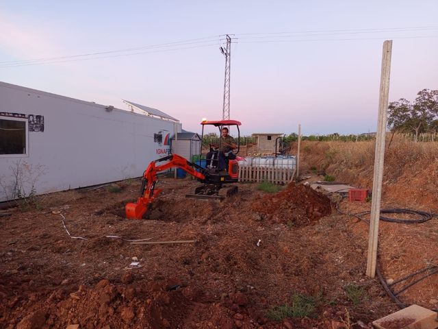 Trabajos con miniexcavadora 1800kg - alquiler