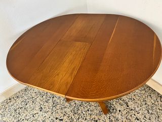 Mesa redonda extensible madera maciza de pino.