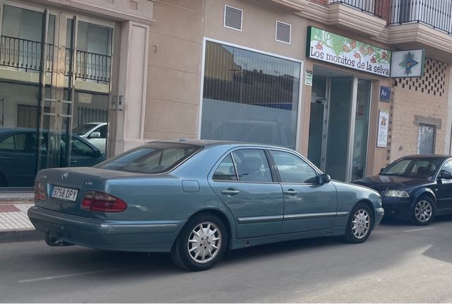 Mercedes-Benz Clase E 2001 o despiece