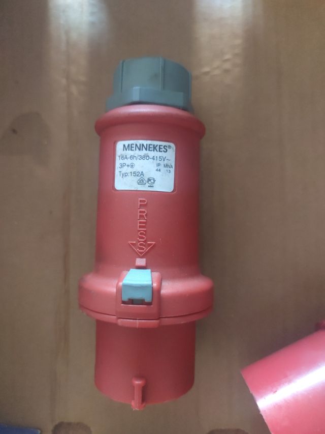 Conector Mennekes 16A 3P+