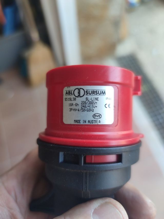 Conector Mennekes 16A 3P+