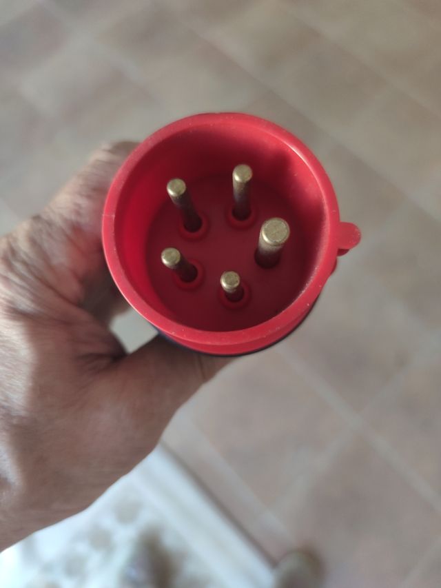 Conector Mennekes 16A 3P+