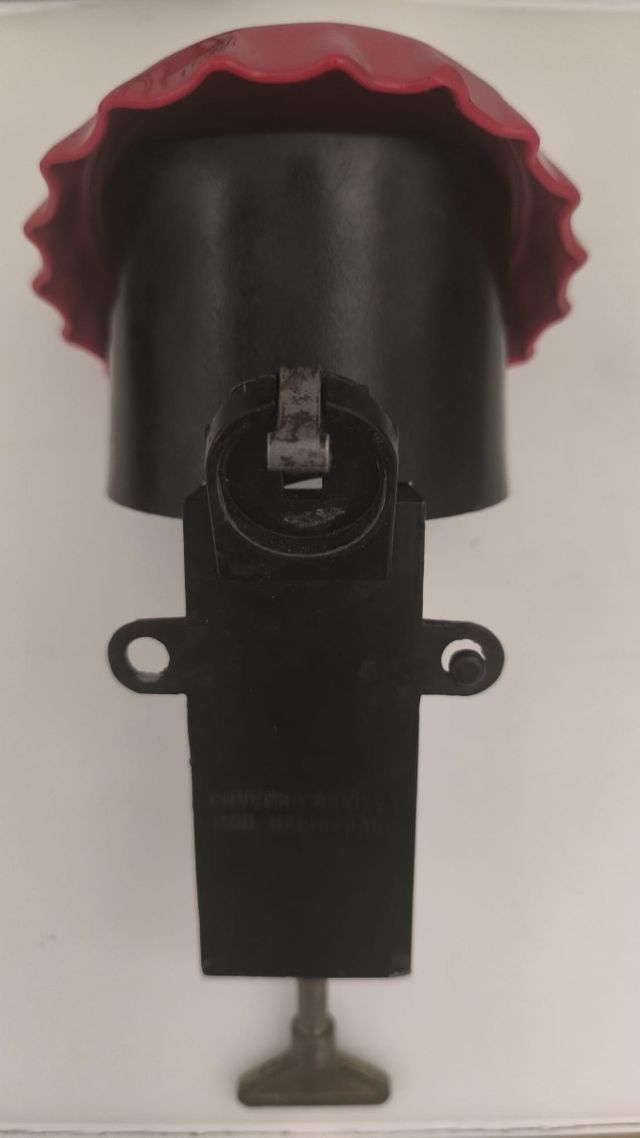 Lote Chapa Audi + Abrebotellas Estrella Damm 1876