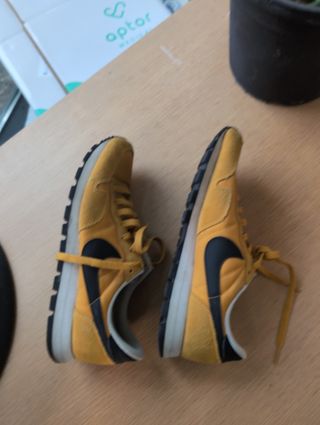 Zapatillas Nike Air Pegasus 83 amarillas y negras