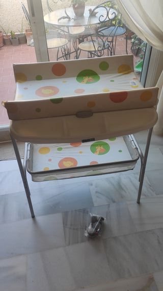 Bañera cambiador bebé con ruedas opcionales.