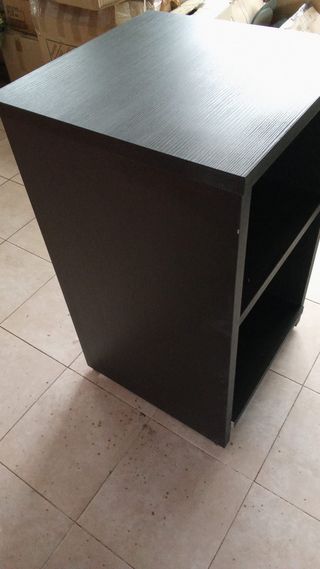 Estanteria negra de madera