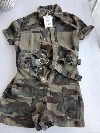 Mono vaquero elástico militar Bershka talla S