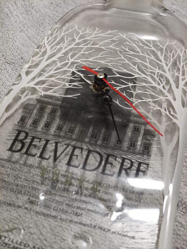 Relógio de parede com garrafa Belvedere Echo feito à mão