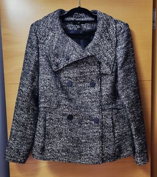 Cazadora H&M cruzada entallada doble botonadura.