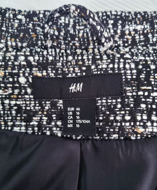 Cazadora H&M cruzada entallada doble botonadura.
