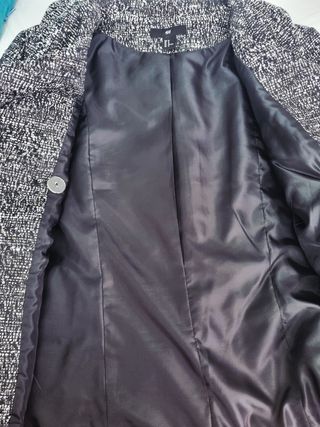Cazadora H&M cruzada entallada doble botonadura.