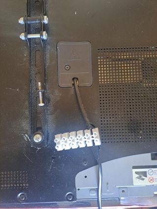 TV Samsung 32" marrón