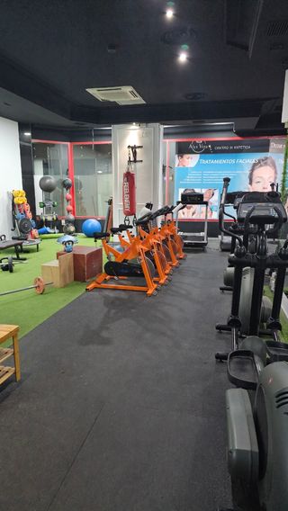 Traspaso gimnasio equipado