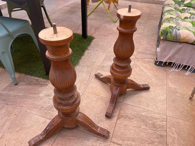 2 Pies de mesa madera marrón