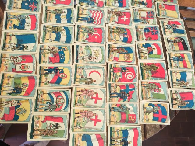 62 Cromos de la colección Banderas Universo