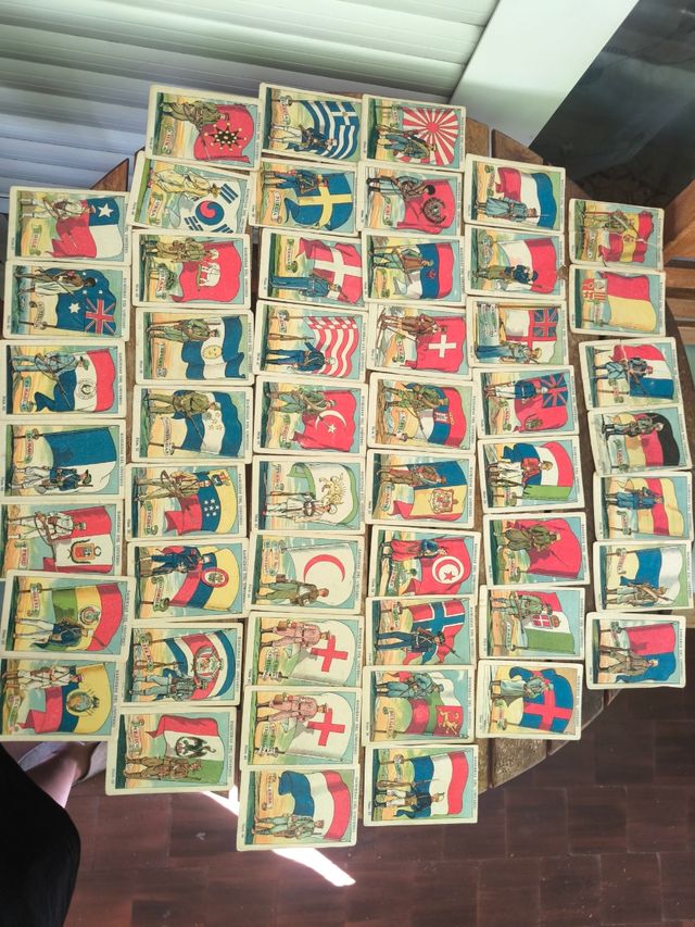 62 Cromos de la colección Banderas Universo