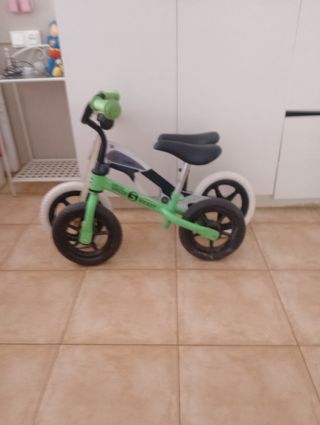 Bicicletas infantiles sin pedales las dos juntas