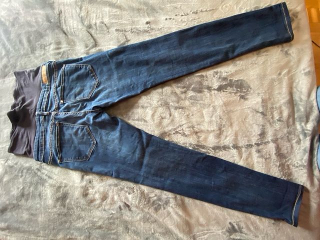 Pantalones premamá rotos tiro alto