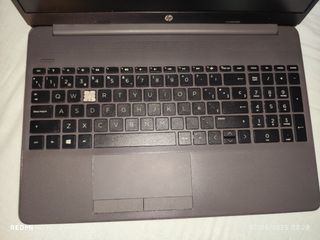 •Portátil HP 8 GB RAM/ 256GB de SSD en buen estado
