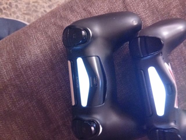 1 Mandos PS4 - Buen estado 1 con funda del city