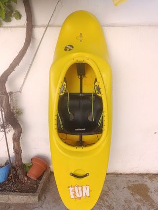 Kayak Jackson Fun amarillo aguas bravas