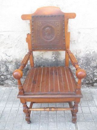 Sillón antiguo peluquero madera