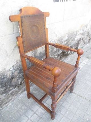 Sillón antiguo peluquero madera