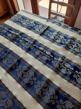 Tovaglia ricamata blu e beige