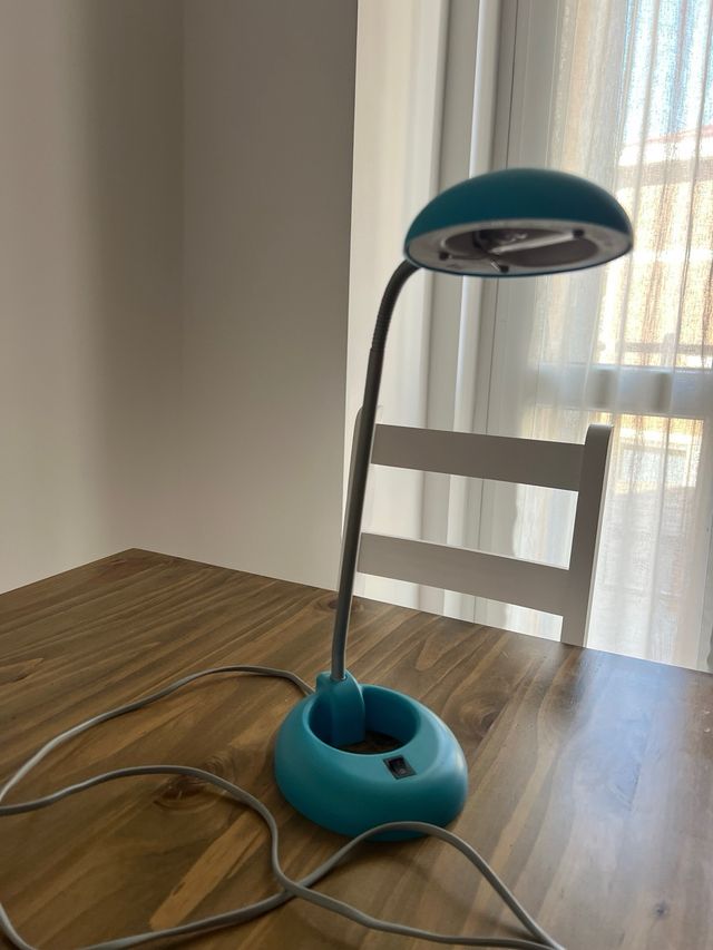 Lampada alogena da scrivania o comodino