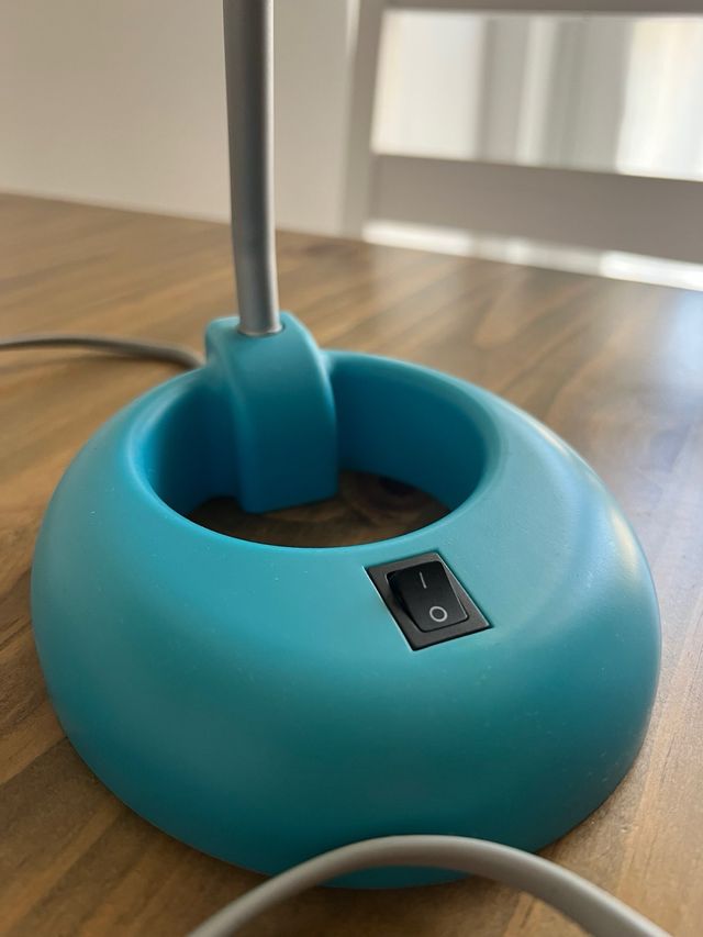 Lampada alogena da scrivania o comodino