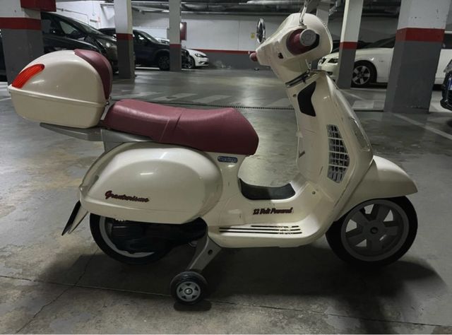 Vespa Eléctrica Infantil
marca pep perego 