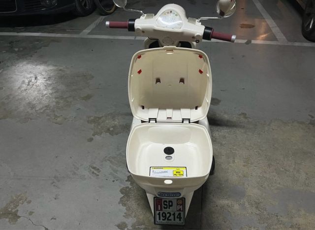 Vespa Eléctrica Infantil
marca pep perego 