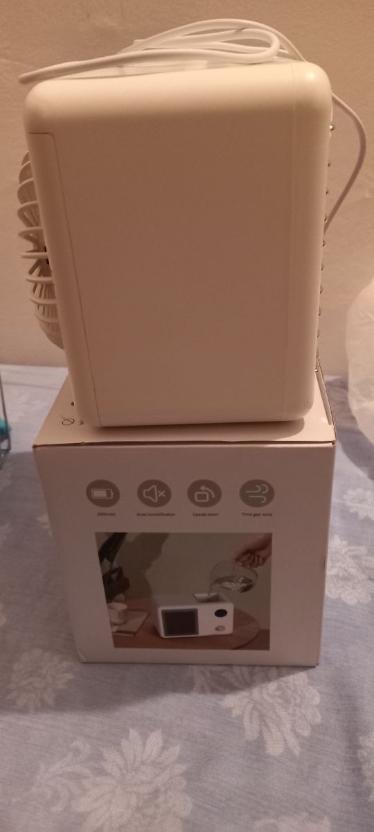 Mini aire ,  humidificador y aromaterapia