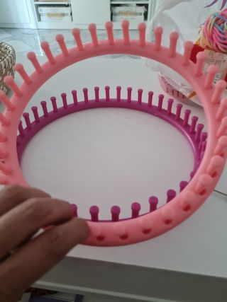 Telar circular de punto: rosa y morado