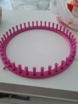 Telar circular de punto: rosa y morado