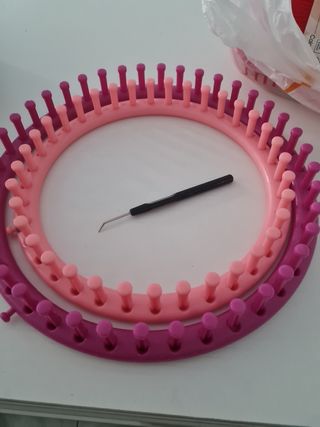 Telar circular de punto: rosa y morado