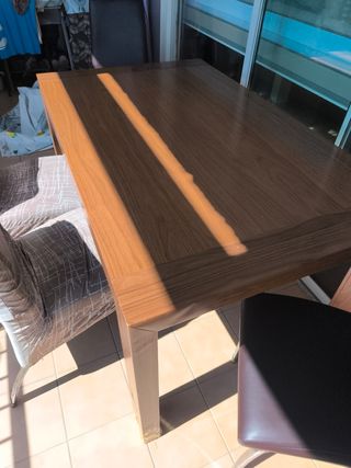 Mesa y sillas 