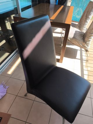 Mesa y sillas 