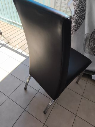 Mesa y sillas 