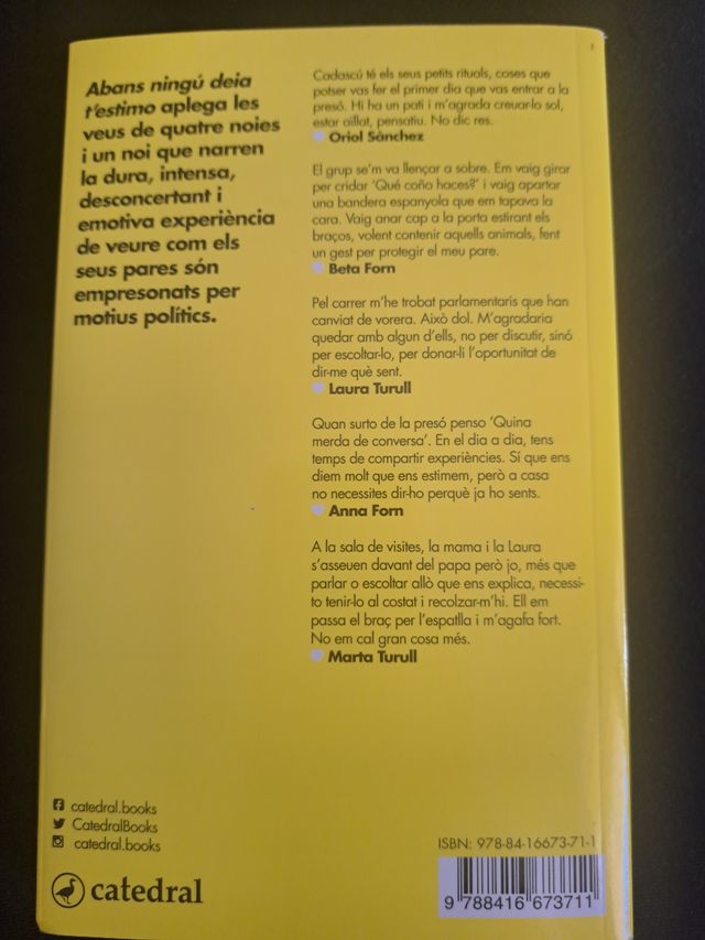 Abans ningú deia t'estimo - Libro