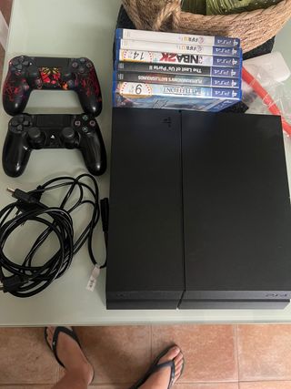 PS4 (PlayStation 4) + 2 mandos + juegos