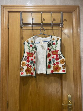 Chaleco boho bordado flores